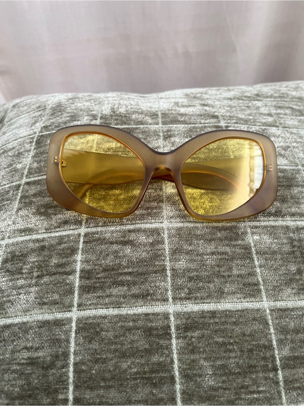 Oversized Cat-Eye Sunglasses in Amber-Tinted Frame - Picture 2 of 5
